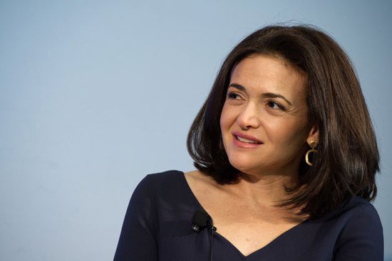 facebook 女ceo Cg-4jVMVKTeIJefmAABve9knAzcAAKECgBFs80AAG-T300.jpg