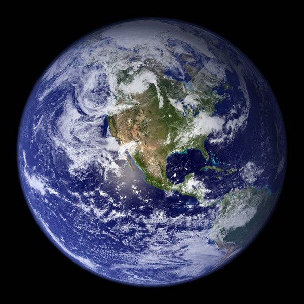 [图]日本气象卫星揭示地球真正的模样 地球不是蓝色的