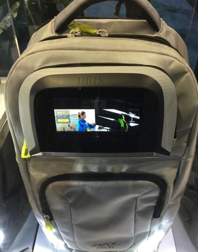 中国创业公司推出全球首款智能背包-ZOL科技