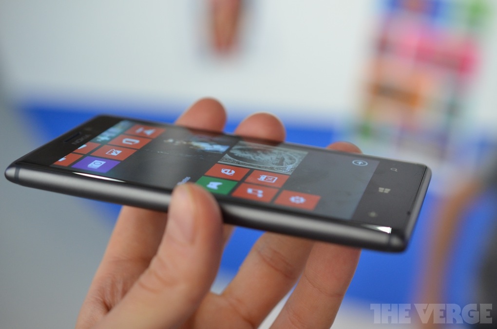 [多图]诺基亚Lumia 925简单上手:金属边框 更轻