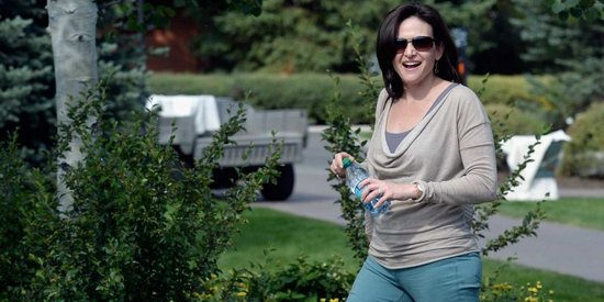 Facebook COO桑德伯格权力被削弱-ZOL科技