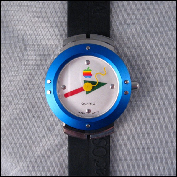 [视频]人们看到1995年苹果首款手表后的反应-